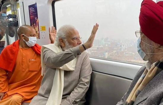 पीएम मोदी बने कानपुर मेट्रो में बैठने वाले पहले यात्री, सीएम योगी भी रहे मौजूद