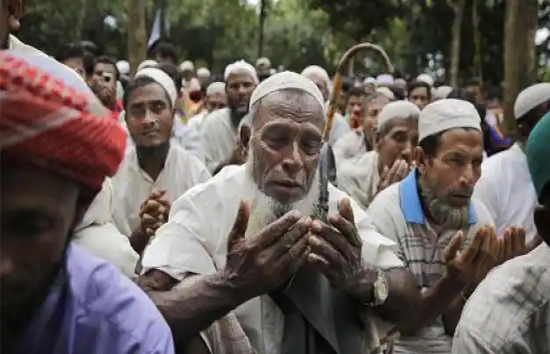 बांग्लादेश : कैंप से भागे 160 रोहिंग्या शरणार्थियों के समुद्र में डूबने की आशंका 