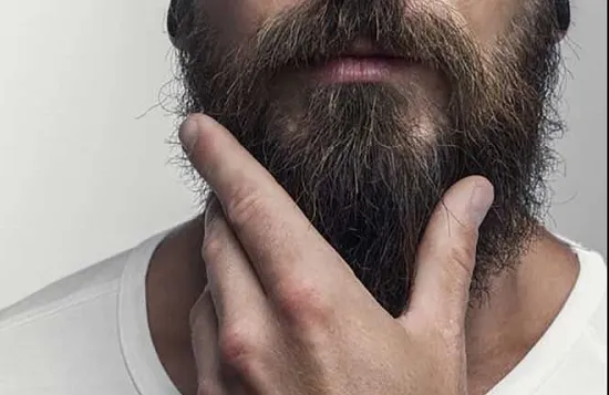 अगर आप अक्सर दाढ़ी में खुजली से जूझते हैं, तो आजमाएं यह आर्टिकल 