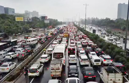 दिल्ली-NCR में आसमानी आफत: बारिश के बाद 'महाजाम' से थमी रफ्तार, पानी-पानी हुआ गुरुग्राम से नोएडा तक का इलाका