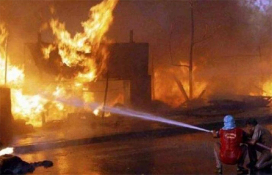 दिल्ली : गोकुलपुरी इलाके में झुग्गियों में लगी आग, कई लोगों की गई जानें 