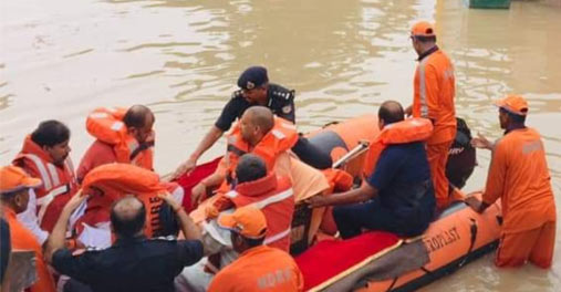 मुख्यमंत्री ने वाराणसी में बाढ़ का लिया जायजा