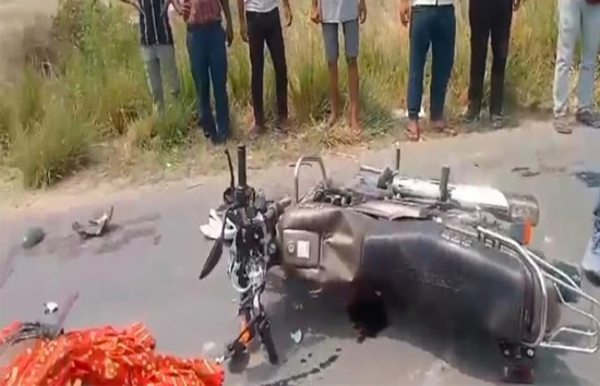 यूपी : प्रयागराज में भीषण सड़क हादसे में एक ही परिवार के पांच लोगों की मौत 