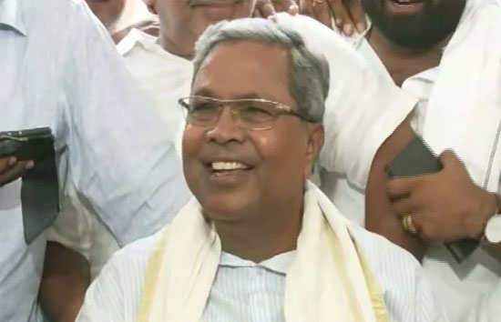 कर्नाटक : रक्षाबंधन पर सिद्धारमैया सरकार का महिलाओं को बड़ा तोहफा, आज से हर महीने मिलेंगे 2000