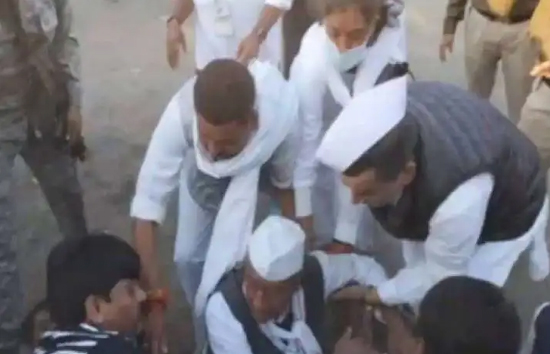 मध्यप्रदेश में राहुल गांधी की यात्रा का शनिवार को चौथा दिन, धक्का-मुक्की में गिरे दिग्विजय सिंह