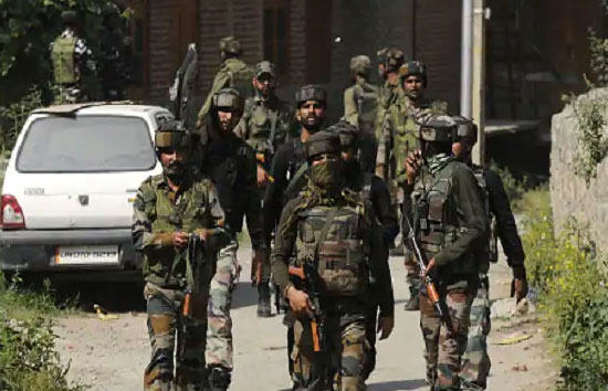 अनंतनाग में सुरक्षाबलों की बड़ी कार्रवाई, लश्कर-ए-तैयबा के आतंकी ठिकाने का भंडाफोड़, गोला-बारूद बरामद