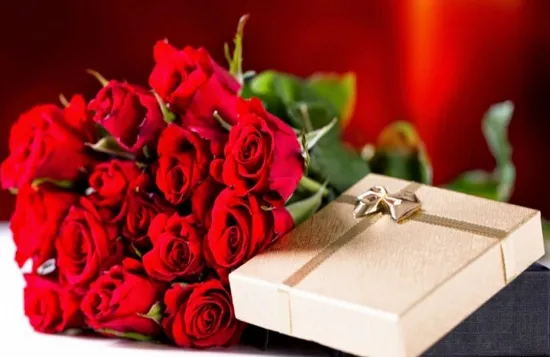 आज Rose Day पर घर बैठे अपनों को ऐसे भेजें प्यार भरे संदेश