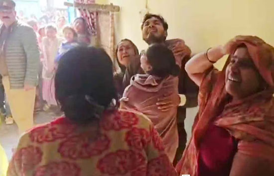 एटा में एक ही परिवार के तीन लोगों की हत्या से मचा हड़कंप, शव देख चीख पड़ा मासूम  