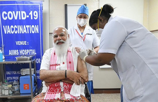 प्रधानमंत्री नरेंद्र मोदी ने ली कोरोना वैक्सीन की पहली डोज, देशवासियों से कही ये बात