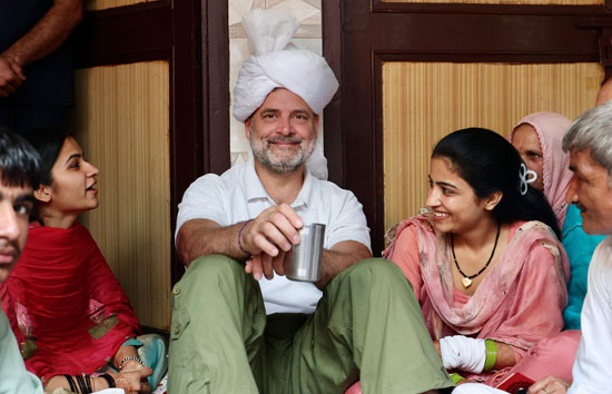 किसान की बेटी की थी शादी, तभी अचानक पहुंचे राहुल गांधी, दुल्हन को दिया आशीर्वाद