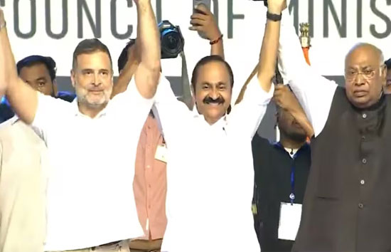 केरल में वीडी सतीशन ने ली नए मुख्यमंत्री पद की शपथ...मंच पर राहुल-खरगे और प्रियंका गांधी रहे मौजूद 