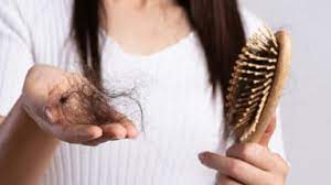 Hair Fall रोकने के लिए अपनाएं ये टिप्स