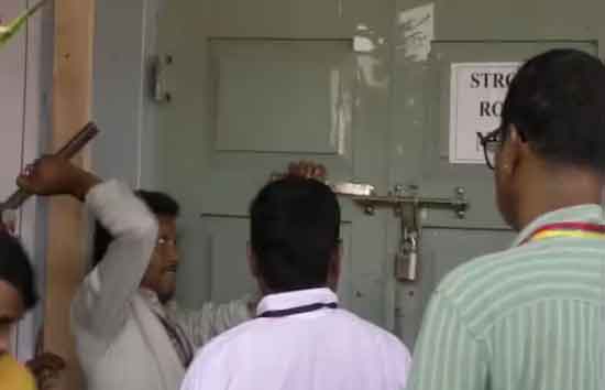 12 घंटों के अंदर Air India Express की 70 से ज्यादा फ्लाइट हुई कैंसिल