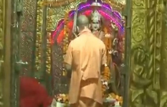 बलरामपुर : मुख्यमंत्री योगी ने शक्तिपीठ मंदिर देवीपाटन में की पूजा-अर्चना