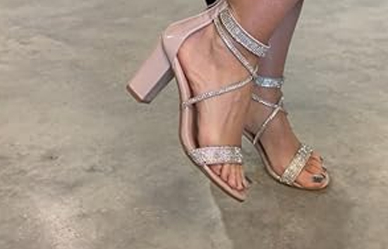 यूपी : हाई हील वाली सैंडल नहीं दिलाने पर पति की शिकायत लेकर थाने पहुंच गई पत्नी, तलाक की नौबत