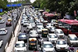 अनलॉक होते ही दिल्ली की सड़कों पर भारी ट्रैफिक, बंद हुए मेट्रो के एंट्री गेट