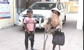 शर्मनाक: भीख मांगने वाली दिव्यांग महिला से पुलिस ने 15 हजार रुपये की घूस ली, SSP ने किया लाइन हाजिर