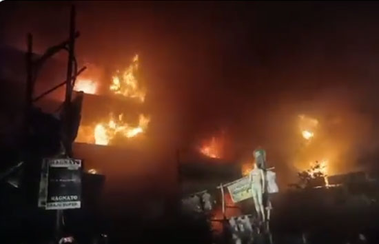 कानपुर : एशिया की सबसे बड़ी कपड़ा मार्केट में भीषण आग, करीब 300 से दुकानें जलकर राख,