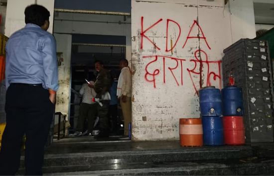 काकादेव में KDA का एक्शन: सुरक्षा मानक फेल, फिजिक्स वाला-महेंद्राज समेत 22 कोचिंग संस्थान बंद