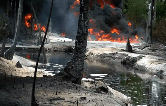नाइजीरिया : अवैध तेल रिफाइनरी में विस्फोट, 100 से ज्यादा लोगों की मौत