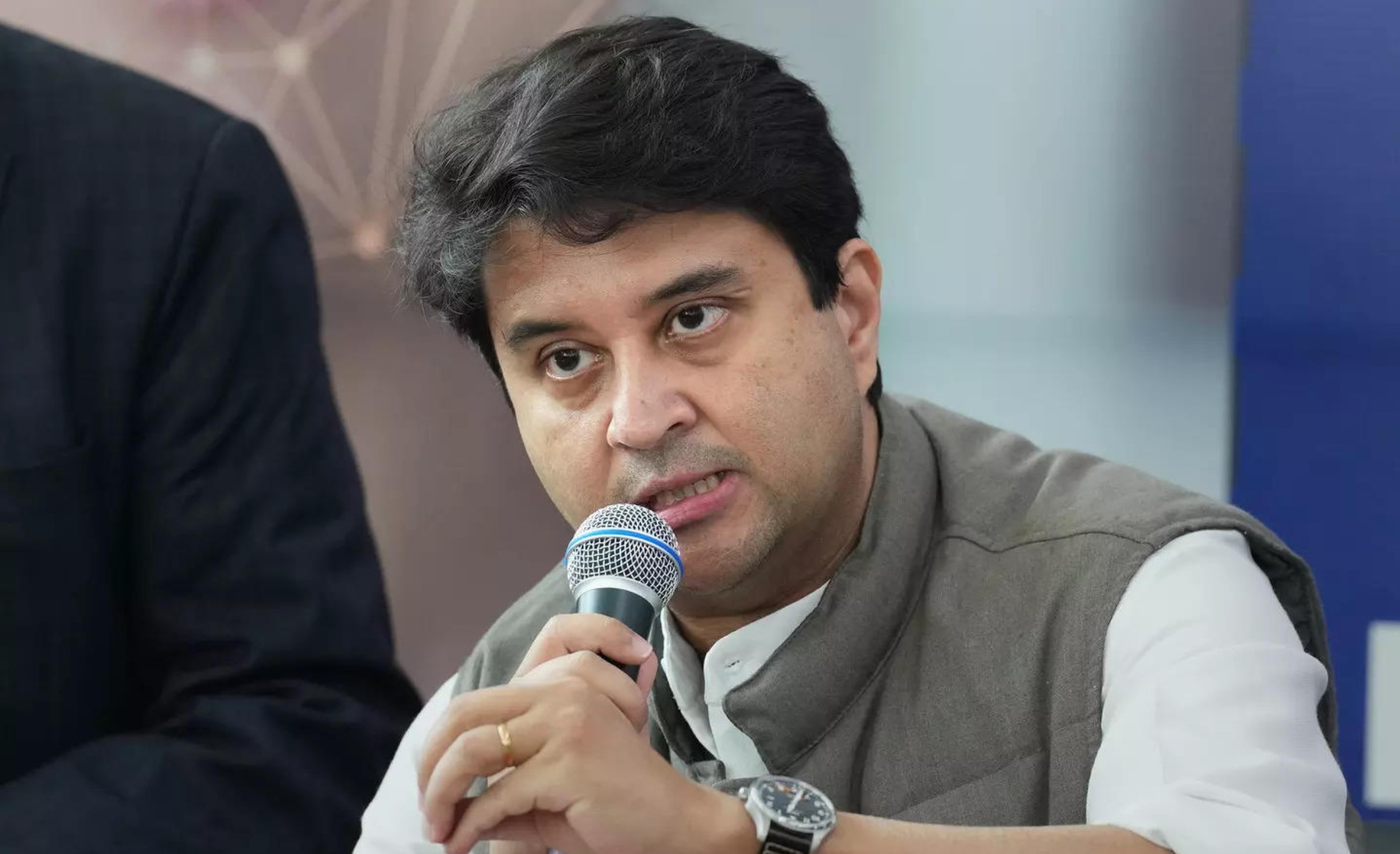 अब कांग्रेस में नहीं बची है विचारधारा- सिंधिया का राहुल पर वार