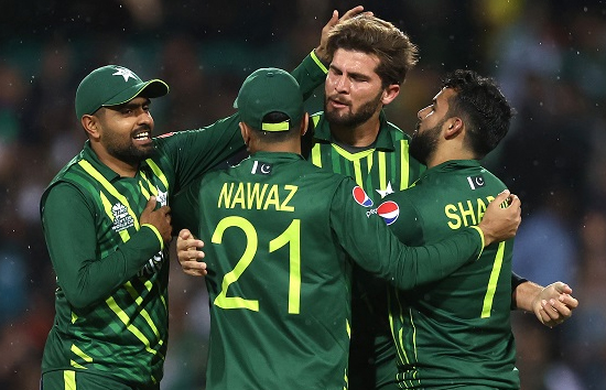 टी20 वर्ल्ड कप : पाकिस्तान ने दक्षिण अफ्रीका 33 रनों से हराया, सेमीफाइनल की रेस में बरकरार 