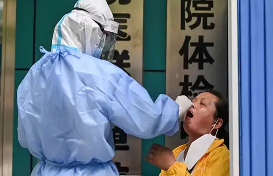 चीन में कोरोना के 23 मामले मिलने से हड़कंप, कई इलाकों में सख्ती 