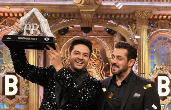 Grand Finale : गौरव खन्ना बने Bigg Boss 19 के विजेता, फरहाना भट्ट बनीं रनरअप Grand Finale : गौरव खन्ना बने Bigg Boss 19 के विजेता, फरहाना भट्ट बनीं रनरअप