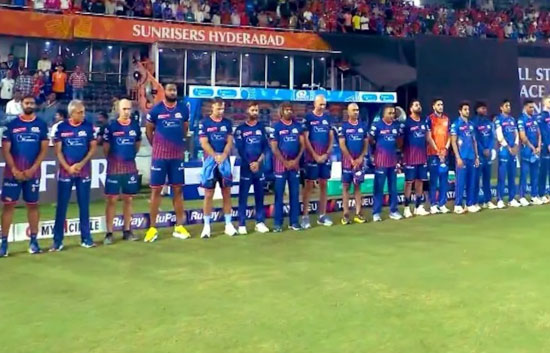 SRH vs MI : पहलगाम हमले के बाद काली पट्टी बांधकर उतरे खिलाड़ी...मैदान से चीयरलीडर्स गायब