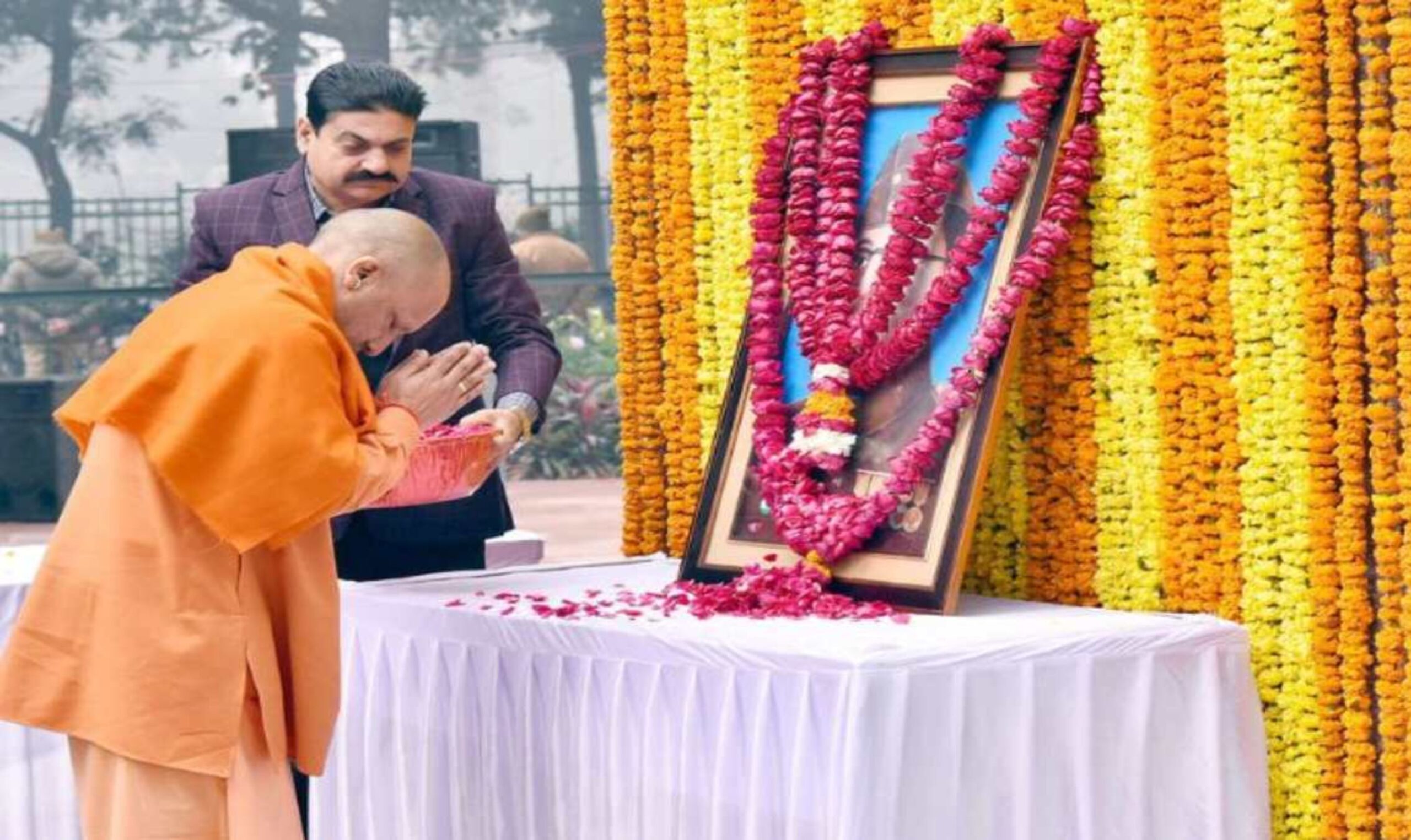 पराक्रम द‍िवस पर CM योगी ने नेताजी सुभाषचंद्र बोस को दी श्रद्धांजल‍ि