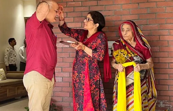 CBI दफ्तर में मनीष सिसोदिया से पूछताछ जारी, ट्वीट कर कही ये बात 