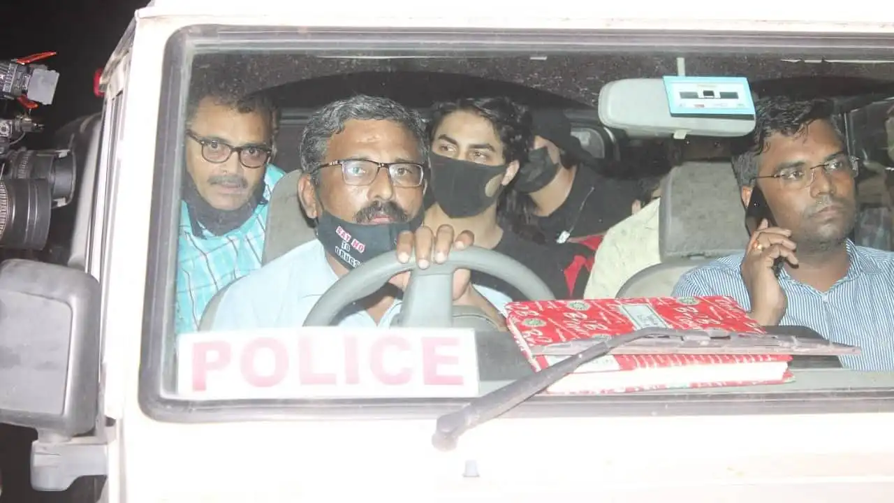 Aryan Drugs Case: शाहरुख-गौरी को पता था आर्यन खान लेता है ड्रग्स, खुलासा