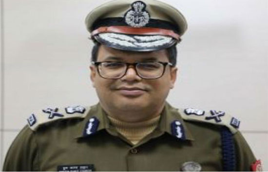 लखनऊ : पुलिस कमिश्नर ने जबरन दुकान बंद करवाने वाले दरोगा और चौकी प्रभारी को किया सस्पेंड  