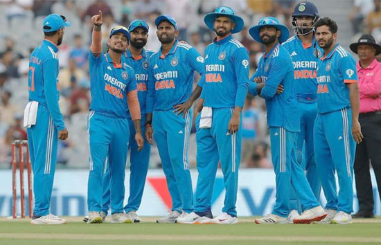 IND vs AUS : गिल और शमी का कमाल, भारत ने ऑस्ट्रेलिया को पांच विकेट से हराया