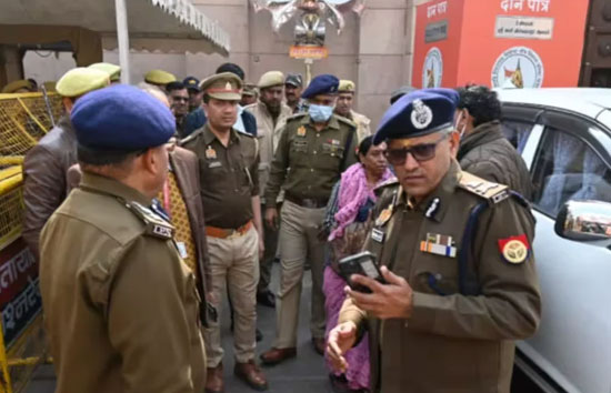 वाराणसी : जुमे की नमाज के मद्देनजर छावनी में तब्दील हुई ज्ञानवापी, मुस्लिम बाहुल्य इलाकों में बाजार बंद