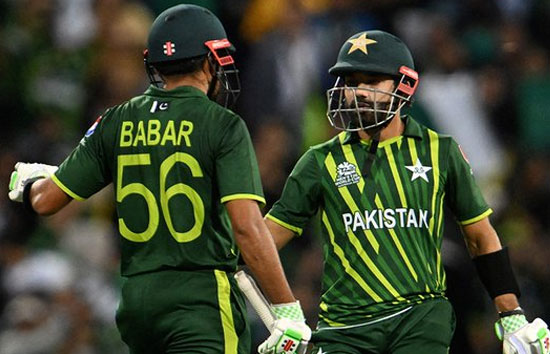 टी-20 विश्व कप : न्यूजीलैंड को हराकर फाइनल में पाकिस्तान, बाबर और रिजवान ने जड़ा अर्धशतक 