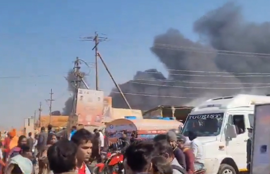 महाकुंभ : मेला क्षेत्र में फिर लगी आग, सेक्टर-18 शंकराचार्य रोड के कई पंडाल चपेट में