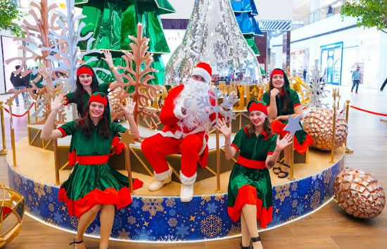 लुलु मॉल में मनाया गया क्रिसमस, लोगों ने की मस्ती 