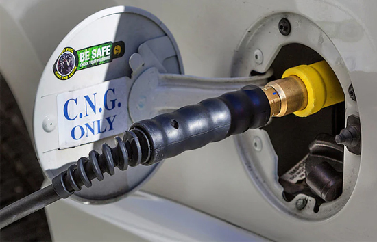 महंगाई की मार, पेट्रोल-डीजल के बाद CNG-PNG के बढ़े दाम, जानें कहां कितनी है कीमत 