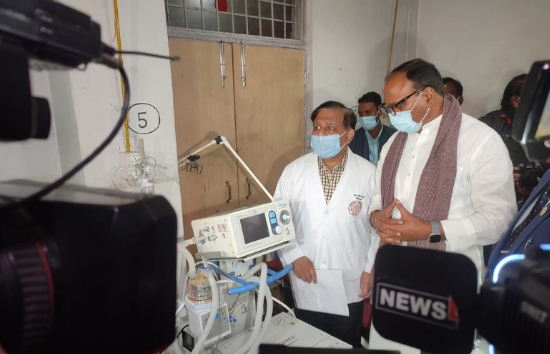डिप्टी सीएम ने बलरामपुर अस्पताल पहुंचकर कोविड तैयारियों का लिया जायजा, की गई माॅकड्रिल