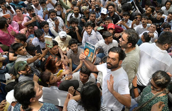 NEET-UG पेपर लीक पर बवाल को लेकर कॉकरोच पार्टी के फाउंडर का जंतर-मंतर पर प्रदर्शन, धर्मेंद्र प्रधान के इस्तीफे की कर रहे मांग 
