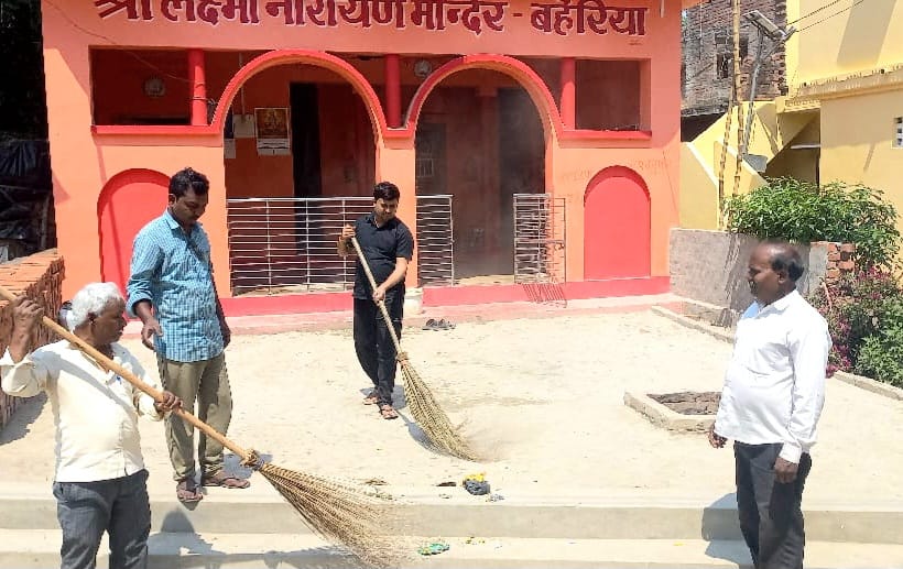 बहेरिया में झाड़ू लगा कर प्रधान संघ अध्यक्ष दिलीप पाण्डेय उर्फ छोटे ने दिया स्वच्छता का संदेश