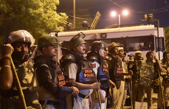 Delhi Violence : शोभायात्रा में गोली चलाने वाला समेत 14 गिरफ्तार, पुलिस जांच में जुटी  