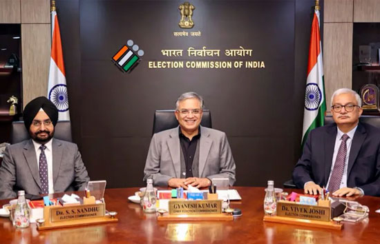 चुनाव आयोग में मतभेद की खबरों पर विराम: CEC और चुनाव आयुक्तों की बैठक में SIR फैसलों पर 'सर्वसम्मति' का दावा, BJP का विपक्ष पर हमला