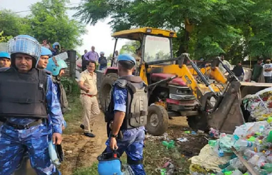 नूंह हिंसा में शामिल अवैध घुसपैठियों पर पुलिस की बड़ी कार्रवाई, 200 झुग्गियों पर 4 घंटे चला बुलडोजर 