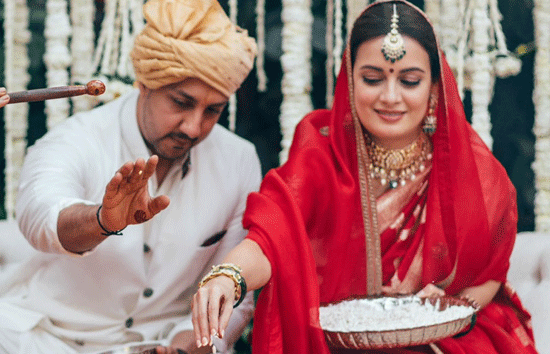 दीया मिर्जा ने रचाई बिजनेसमैन वैभव रेखी से शादी, ट्विटर पर शेयर की तस्वीरें
