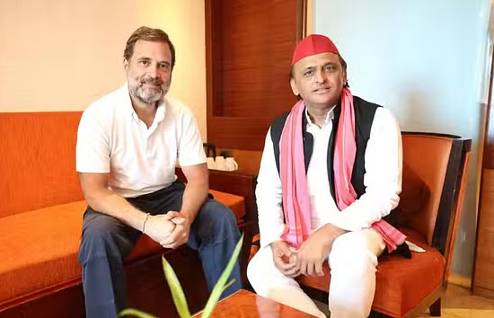 कांग्रेस ने बना लिया सपा पर दबाव, राहुल से बातचीत के बाद अखिलेश छोड़ेंगे फूलपुर सीट!