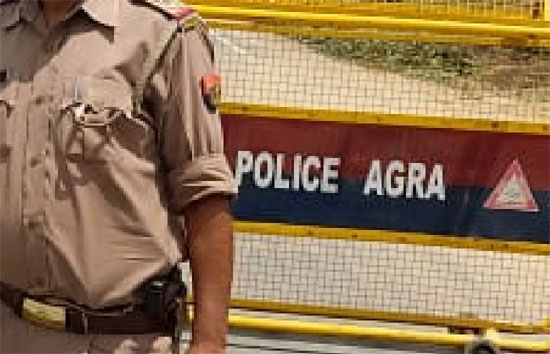 आगरा : चौकी में पुलिस से मारपीट और तोड़फोड़, आगजनी मामले में 175 अज्ञात लोगों के खिलाफ 2-2 एफआईआर 