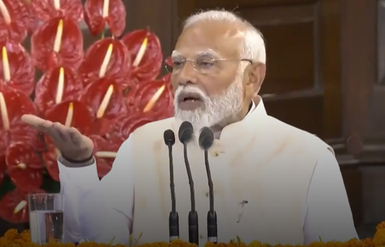 कांग्रेस के एक लाख रुपये वाले ऐलान पर पीएम मोदी ने ली चुटकी...बोले-लाओ कहां है