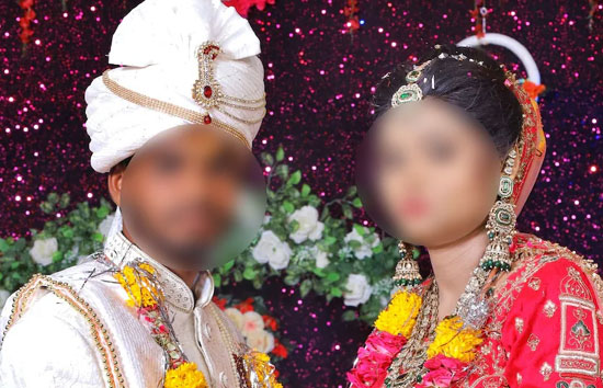 झांसी में 'लुटेरी दुल्हन' का खौफनाक खेल: पति को पिलाती थी नशीली चाय, प्रेमी संग आपत्तिजनक हालत में पकड़े जाने पर दबाया गला झांसी में 'लुटेरी दुल्हन' का खौफनाक खेल: पति को पिलाती थी नशीली चाय, प्रेमी संग आपत्तिजनक हालत में पकड़े जाने पर दबाया गला
